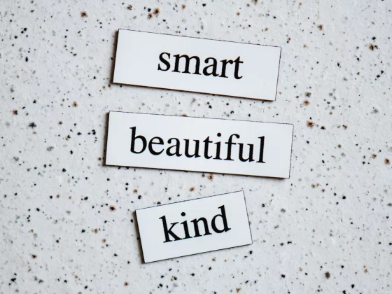 The words 'smart', 'beautiful' and 'kind' on a marble background.